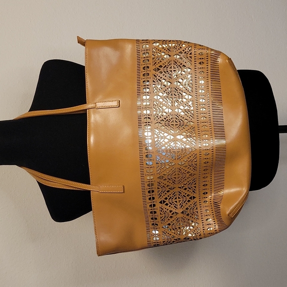 Vince Camuto Handbags - Vince Camuto Lila Travel Tote